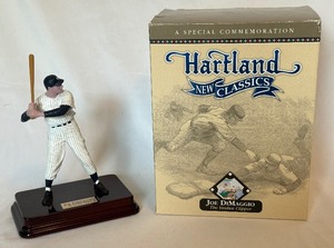 lot 181A image: Joe DiMaggio The Yankee Clipper Hartland Classics Baseball Statue