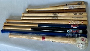 lot 212 image: (10) Minibats Minnesota Twins Baseball and More