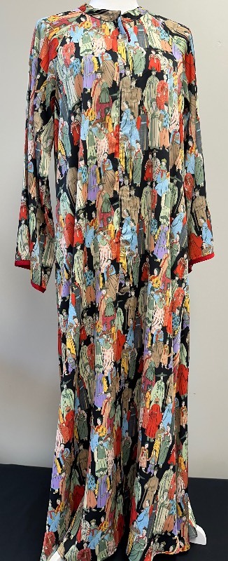 lot 32 image: Vintage Natori Kimono Robe with Colorful Figures Design and Zip Up Front Closure - Size M