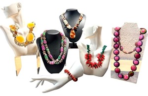 lot 29H image: Variety of Colorful Fashion Jewelry Necklaces