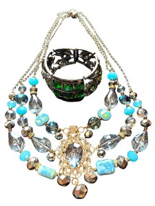 lot 30G image: Statement Necklace and Bracelet Set with Spider Design