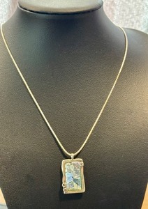 lot 31J image: Sterling Silver Necklace with Roman Glass Pendant, 17.5 Chain