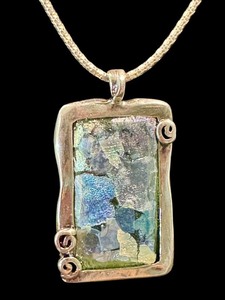 lot 31J image: Sterling Silver Necklace with Roman Glass Pendant, 17.5 Chain