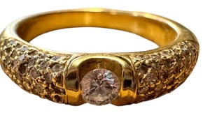 lot 4J image: 18k Gold Diamond Ring, Size 8, 7.5 Grams
