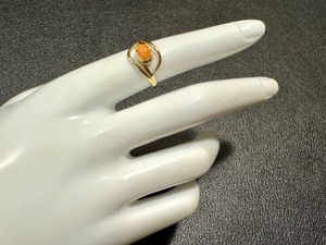 lot 18N image: 14k Gold Ring with Coral Stone, Size 7