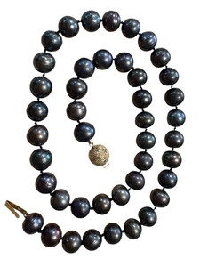lot 21J image: 14k Gold Clasp Black Pearl Necklace, 19-inch, .99mm Pearls
