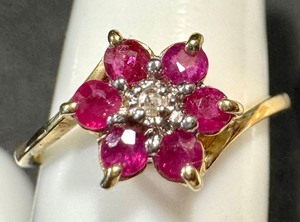 lot 21N image: 14k Gold Ruby Flower Ring, Size 6.25