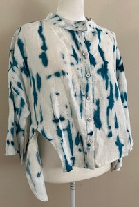 lot 53 image: Ozai N Ku Womens Linen Blue and White Tie-Dye Button-Up Blouse - Size XS