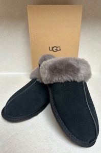 lot 22A image: UGG Scuffette II Womens Slippers Black with Gray Lamb Fur Size 9 - NEW