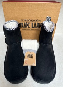 lot 72 image: Muk Luks Womens Black Water Resistant Boots Size 11W with Socks