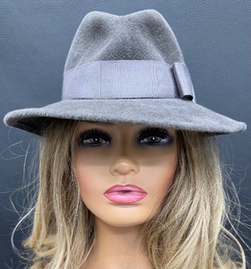 lot 99 image: Vintage Tally-Ho Womens Gray Velour Fedora Hat with Ribbon Band - Made in Poland