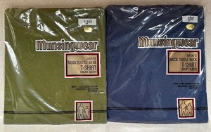 lot 109 image: Set of 2 Vintage Munsingwear Mens Mock Turtleneck Short Sleeve T-Shirts XL