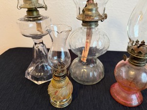 lot 16 image: Vintage Oil Lamps