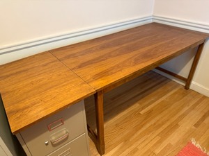 lot 9 image: Oak Table or Desk With An Expanding Side Unit for Extra Space.