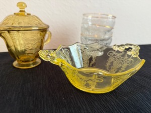 lot 24 image: Vintage Yellow Fostoria Set with Serving Dishes