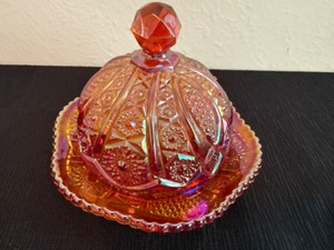 lot 26 image: Vintage Iridescent Carnival Glass Round Butter Dish