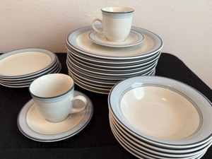 lot 39 image: Johann Haviland China Co Crownig Fashion Dinnerware From Japan