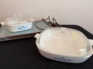 lot 41 image: Corning Ware Casseroles & Hot Plate