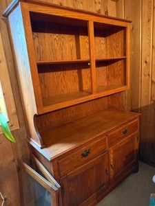 lot 47 image: Beautiful Oak Display Cabinet  with Great Storage and Comes With Glass Doors That Can Be Attached