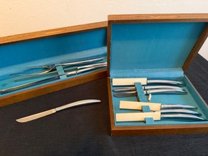 lot 29 image: Salad master Knife & Service Knife Set in Wooden Boxes