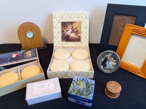 lot 67 image: Fun Lot of Decorative Soaps & Picture Frames