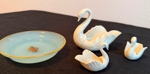 lot 34 image: Lenox Swan Collection & Noritake Goldston Pattern Bowl