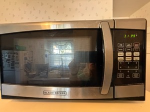 lot 40A image: Black & Decker Microwave