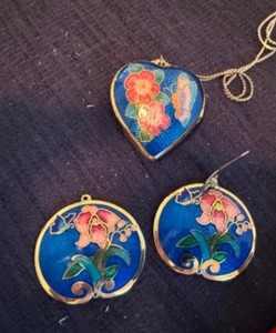 lot 18D image: Locket & Earrings