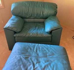 lot 28 image: Fairmont Collection Leather Chair & Ottoman