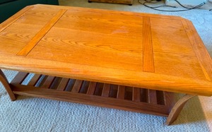 lot 29 image: Sturdy Oak Coffee Table