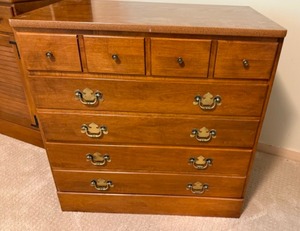 lot 14 image: Ethan Allen Chest of Drawers