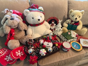 lot 35 image: Fun Holiday Lot