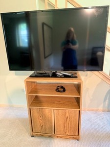 lot 57 image: Samsung 50  TV with Stand