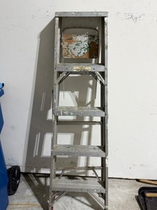 lot 74 image: Metal Ladder