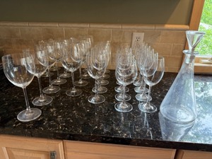 lot 17 image: Reidell Glassware Collection & Decanter