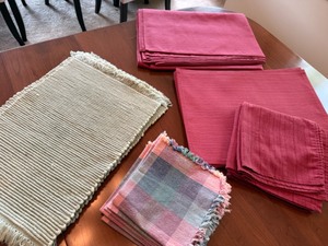 lot 39 image: Variety of Placemats, Napkins, & Tablecloth