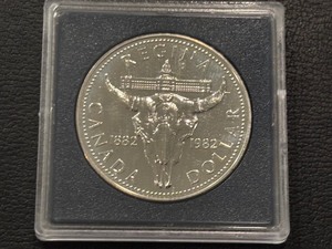 lot 32 image: 1982 Canada Silver Dollar