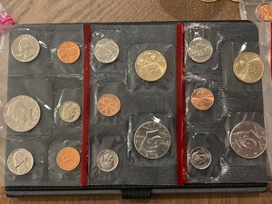 lot 125 image: Assorted Mint Sets