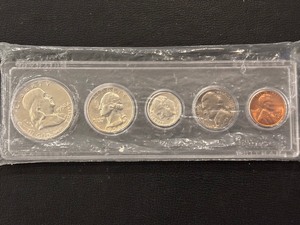 lot 130 image: 1958 Mint Set