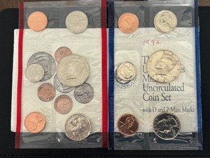 lot 49 image: 1992 P & D Mint Set