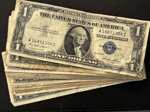 lot 55 image: 25 Silver Certificates