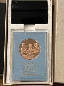 lot 101 image: 1995 Presidential Inaugural Eyewitness Commemorative Medal