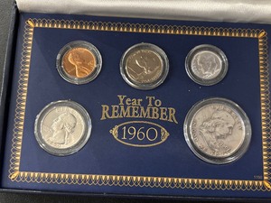 lot 106 image: 1960 Coin Set