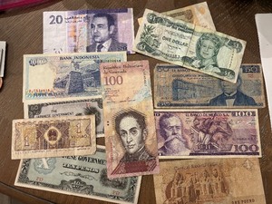 lot 113 image: Foreign Currency