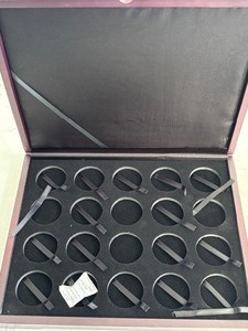 lot 190 image: Wooden Coin Case DollarSilver Eagle Size