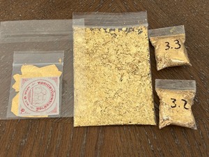 lot 154 image: Gold Flakes
