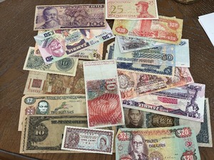 lot 176 image: Foreign Currency