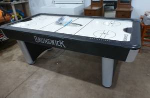 lot 6 image: A very nice looking and nice condition Brunswick Air Hockey table