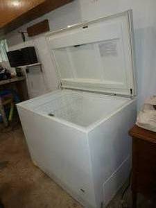 lot 7 image: Kenmore chest freezer 43 in wide x 28 deep