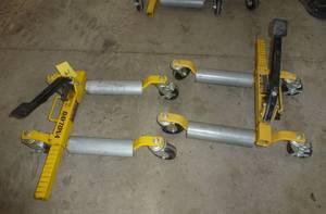 lot 19 image: Set of TWO Daytona car wheel liftsdolly 1300 lb each